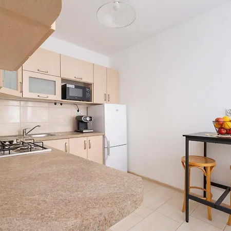 Klimatyczny Z Parkingiem By Renters Apartament