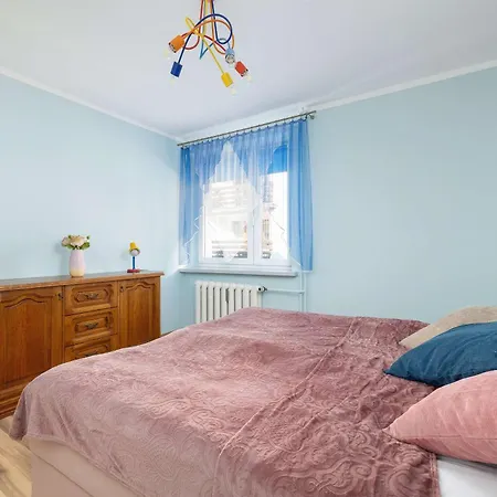Klimatyczny Z Parkingiem By Renters Apartment