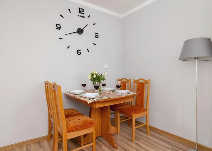 Klimatyczny Z Parkingiem By Renters דירה ויסלאו